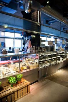 
                    
                        It was a beautiful day and we wanted to have lunch in the park so we headed to Nytorget Urban Deli to get some gourmet take-away.
                    
                