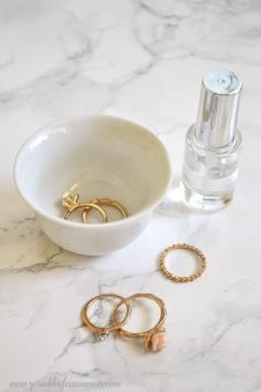 
                    
                        Keep your inexpensive rings from turning your fingers green and discoloring. Follow this simple steps. #rings #jewelry www.sprinkleofcin...
                    
                