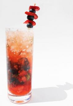 4th of July Mojito | DIY Cocktail Recipes For Your 4th Of July Party by DIY