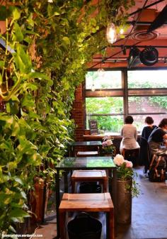 
                    
                        Aoyama Flower Market Tea House
                    
                