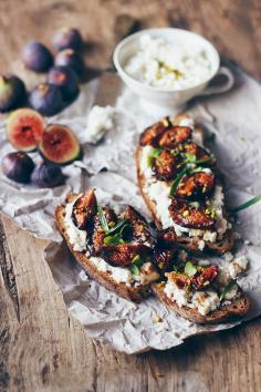 Rosted Figs crostini