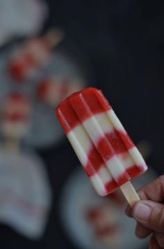 
                    
                        Ananás e Hortelã: Gelados de Iogurte com Morango e Ruibarbo
                    
                