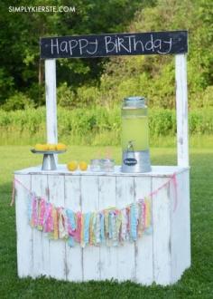 
                    
                        Vintage lemonade stand with reversible chalkboard sign | simplykierste.com
                    
                