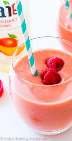
                    
                        2 minutes, 4 ingredients, BEST feel good smoothie for the summer!
                    
                