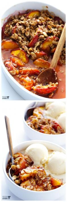 Ginger Peach Crumble -- made with a sweet fresh peach filling and topped with a crispy oatmeal topping | gimmesomeoven.com #dessert