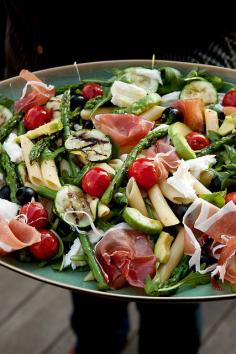 Lentefrisse zomersalada