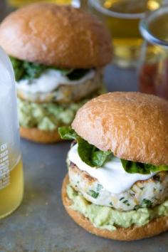 Cheddar Jalapeno Chicken Burgers with Guacamole #burger #yummy #food #cheddar #chicken