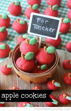 Cute Back to School Idea! 3D Apple Sugar Cookies for the Teacher by Munchkin Munchies via LivingLocurto.com