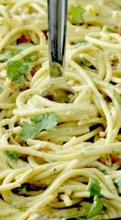 Skinny Creamy Baja Avocado Pasta (with Chili Lime Chicken) | http://www.carlsbadcravings.com/creamy-baja-avocado-pasta-chili-lime-chicken/
