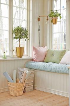 
                    
                        Super Charming Pastel Summer House!
                    
                