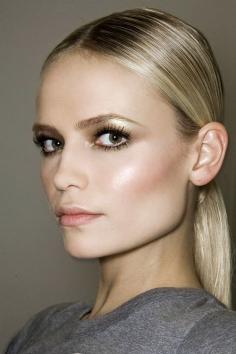 
                    
                        The Ultimate Guide to Highlighters for Glowing Skin- beauty blogger breaks down the BEST highlighting products out there to achieve that lit-from-within look. Pin now, brighten up dull skin and tired eyes later!
                    
                