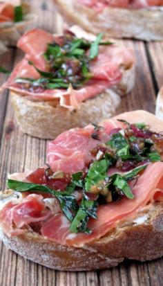 
                    
                        Prosciutto Crostini with Goat Cheese | YummyAddiction.com
                    
                