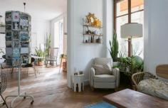 
                    
                        Nana & Pat's Art-Filled International Home
                    
                