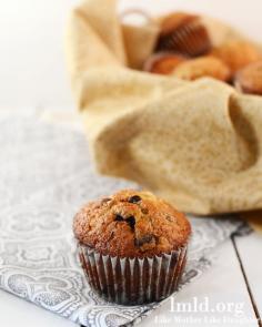 Chocolate Chip Banana Muffins via @Aimee Berrett (Like Mother Like Daughter)/ // #banana #muffins #chocolate #recipe