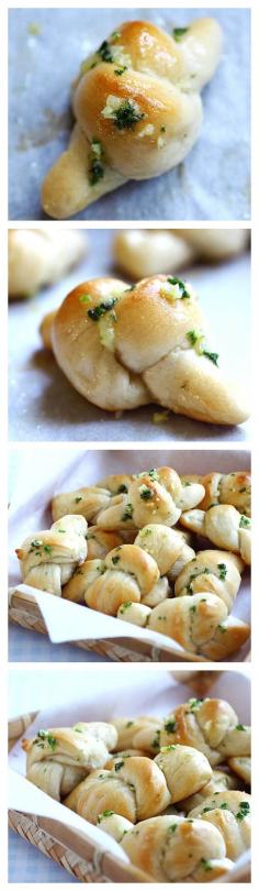 Garlic knots using a store-bought pizza dough and garlic butter. http://rasamalaysia.com. Great use of store bought pizza dough. Keva xo