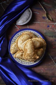 Gujiya Recipe With Mawa, Karanji Recipe | Baked & Fried Gujiya