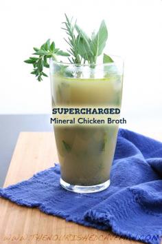 Mineral Chicken Broth: the answer to many problems
While on a keto diet, there are some nutritional concerns that need to be addressed:

supplementation (vitamin and mineral)
hydration
gut health
Most programs recommend taking supplements, and I agree with the value of the right supplement. But food can be “thy medicine” remember?!

My approach is to get as much healing and as many nutrients as possible from the food you eat, reducing your expenses in supplements and the risks associated with choosing the wrong one.

Mineral Chicken broth is one of those magical medicinal foods that just so happen to taste great and be really useful in the kitchen as a base for all kinds of recipes!

The health benefits of Mineral Chicken Broth
Dr Weston A. Price was the man, when it comes to medicinal foods. His findings on nutrition relied heavily on traditional foods, medicinal foods.
