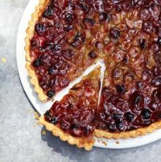 gooseberry tart with slice