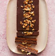dark chocolate walnut date bar