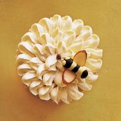 bee on flower cupcake