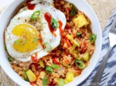 Pineapple Sriracha Breakfast Bowls