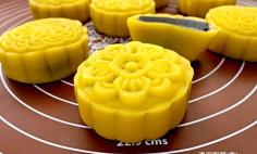 Carrot Snow Skin Mooncake (Black Sesame Paste)
